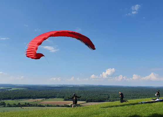 Parapente à la côte Saint-Germain à Lion-devant-Dun