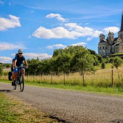 montdevantsassey-cyclotouristeencoupleservanegrodard-creacoms